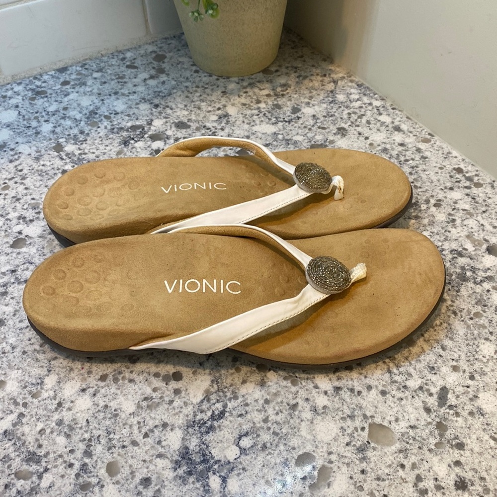 Vionic Tan and White Sandals